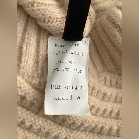 Pom Pom Hat - Picture 3 of 4